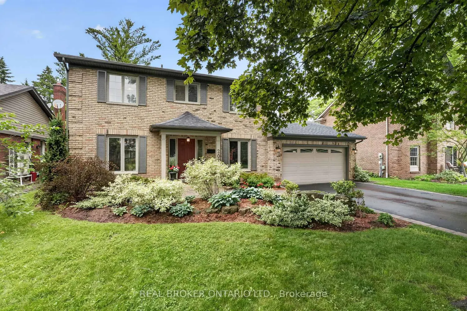207 Longfield Crescent photo 2