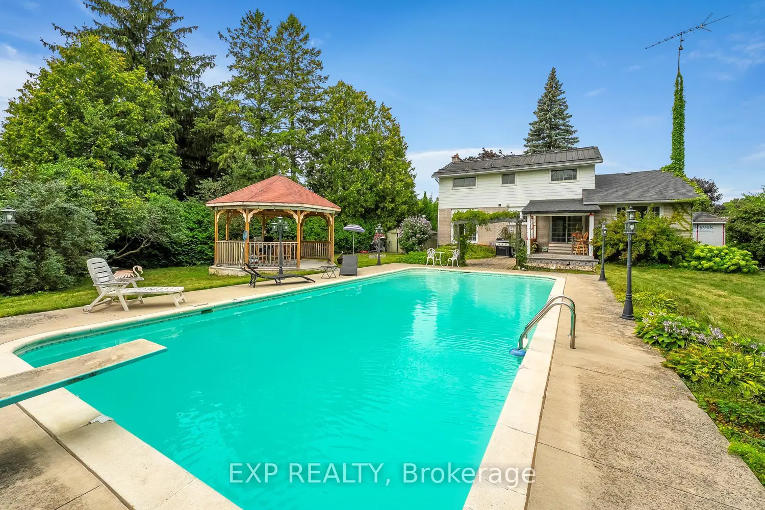 223 Violet Court photo 2