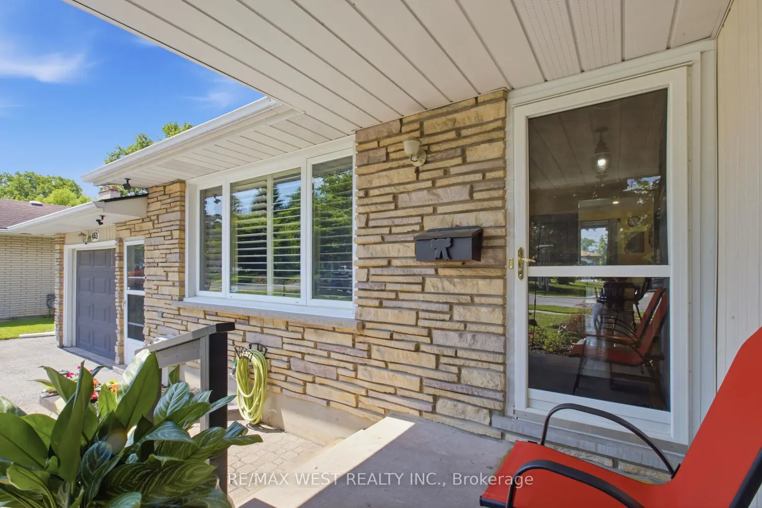 453 Leonard Avenue photo 2