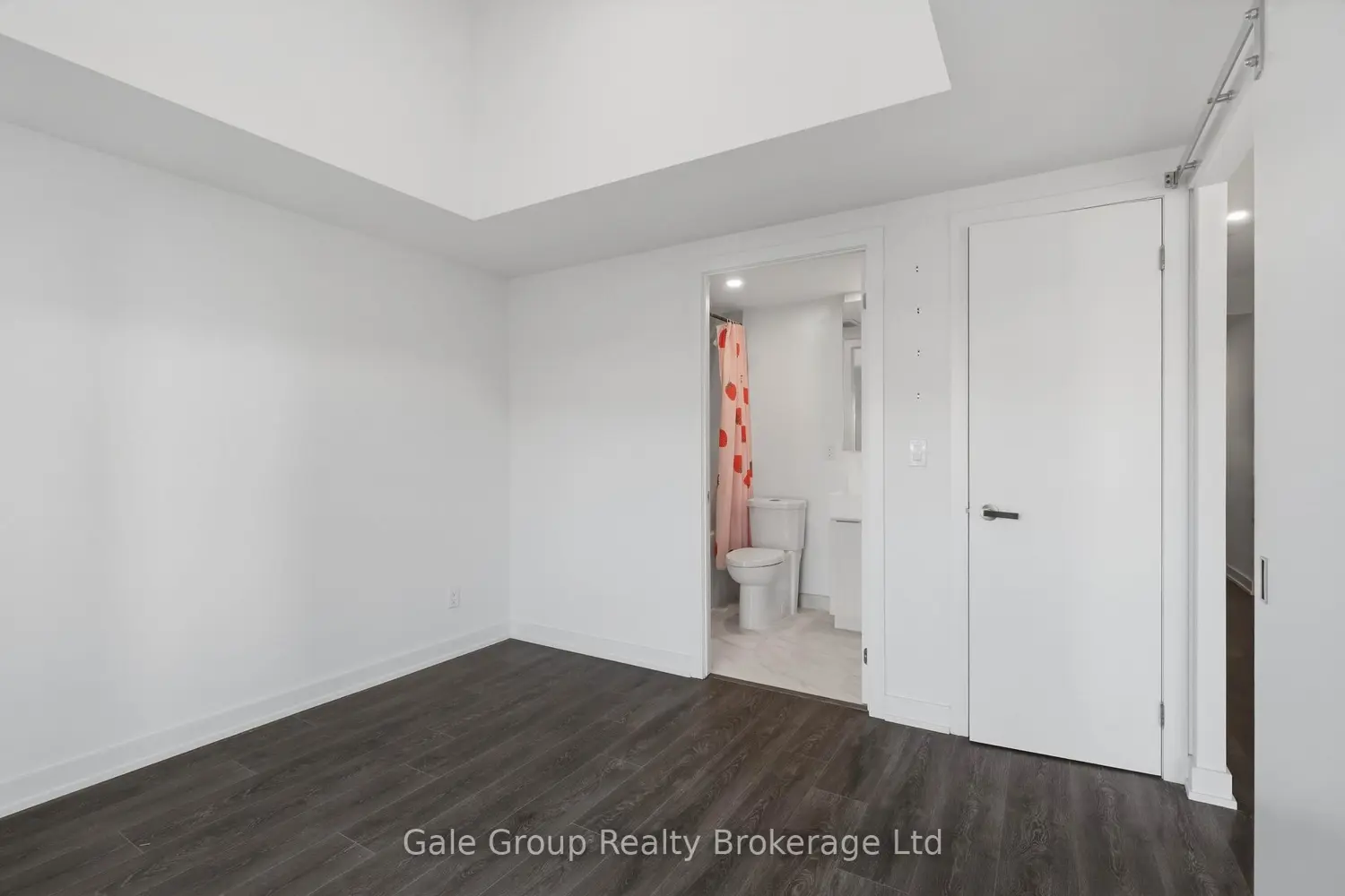 370 Martha Street 303 photo 3