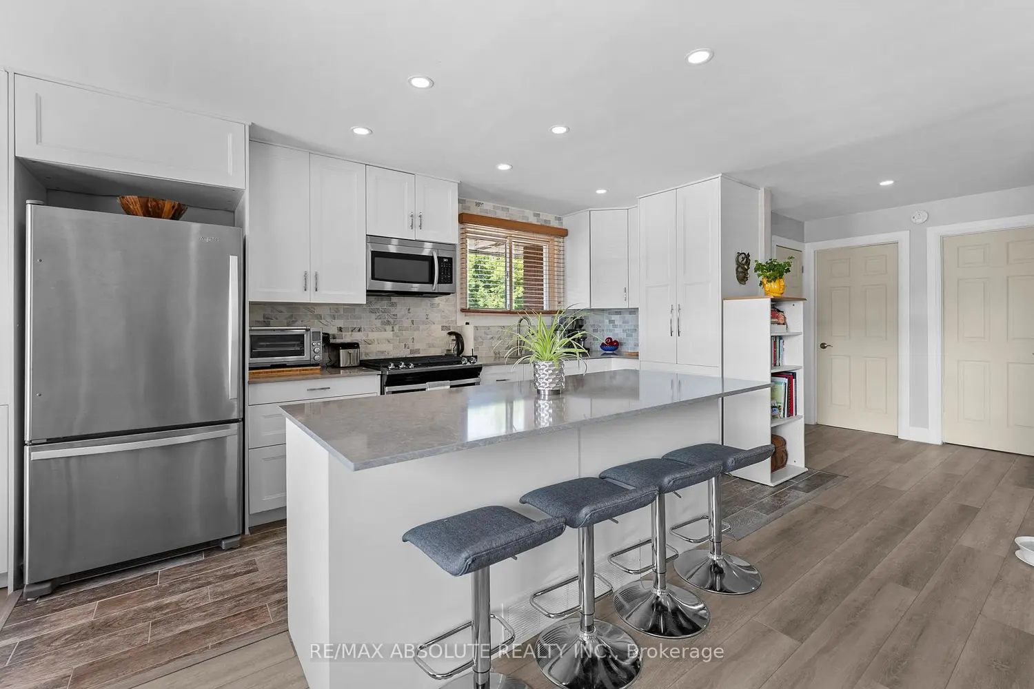 20 Sullivan Crescent photo 4