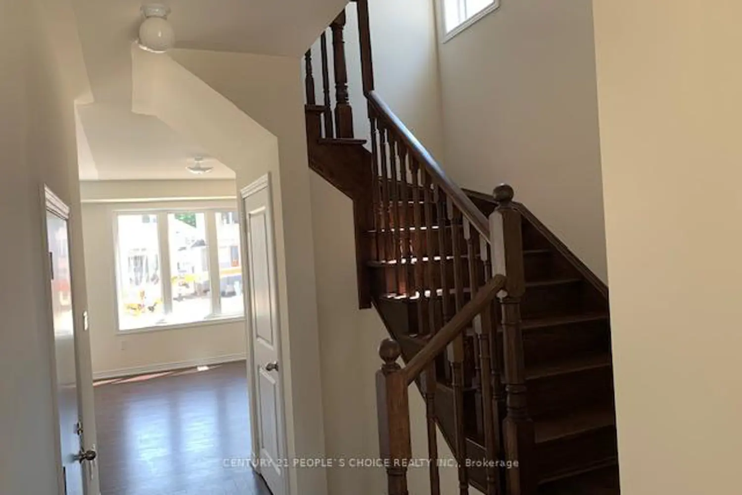 419 Black Cherry Crescent photo 4