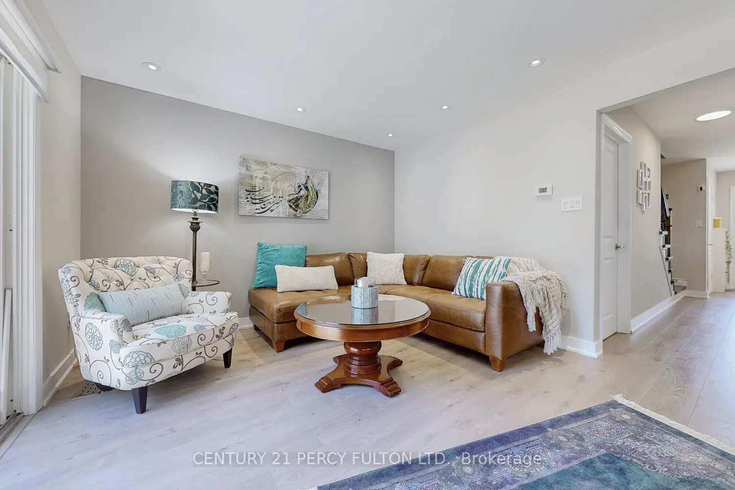 158 Holm Crescent photo 4