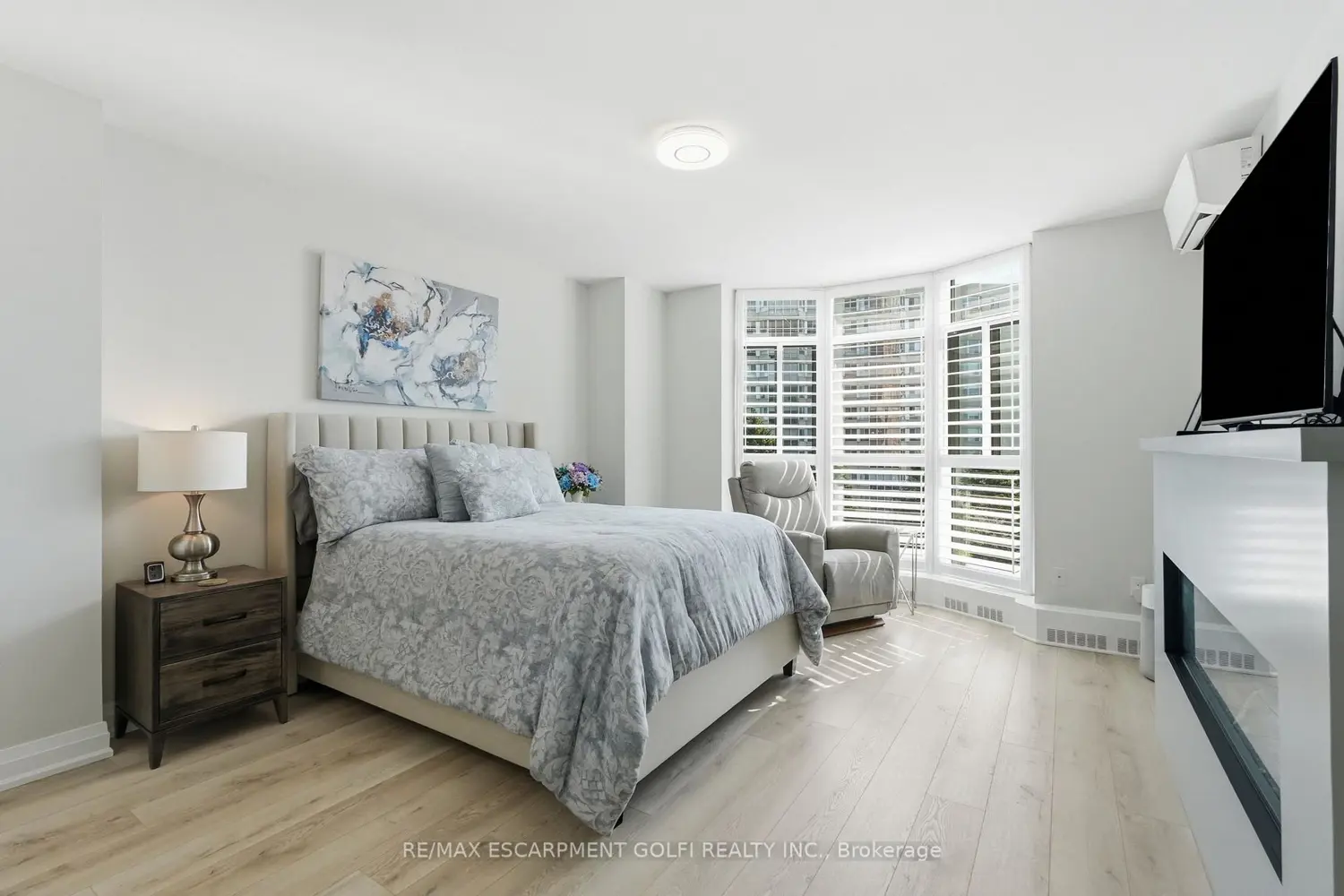 5250 Lakeshore Road 508 photo 5
