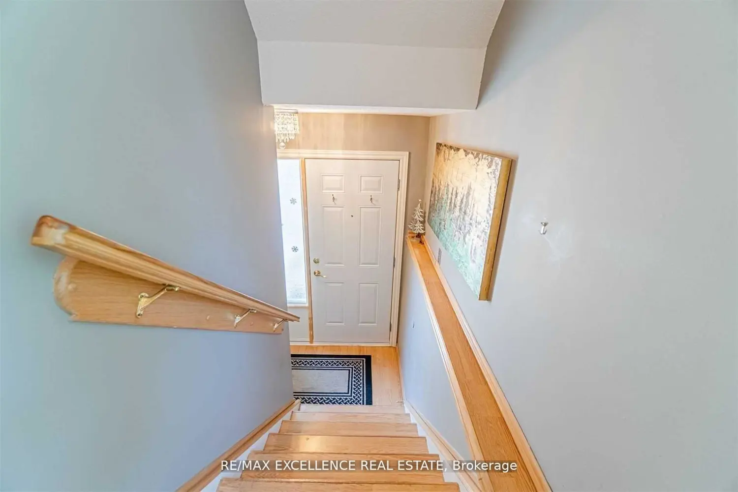 148 Ashton Crescent photo 3