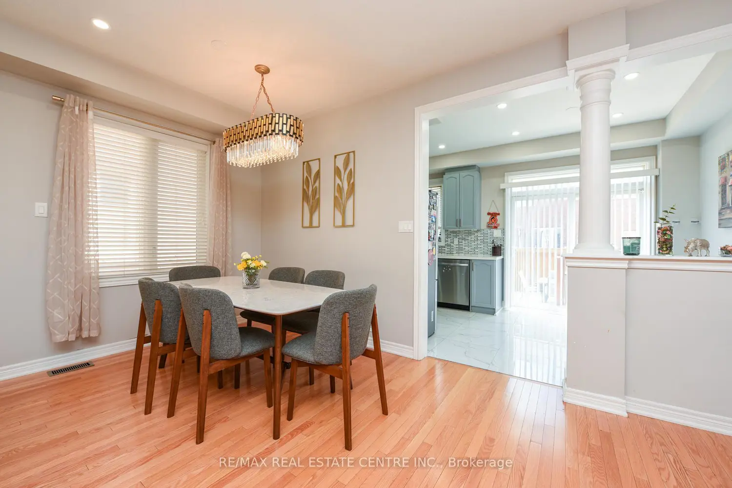682 Megson Terrace photo 4