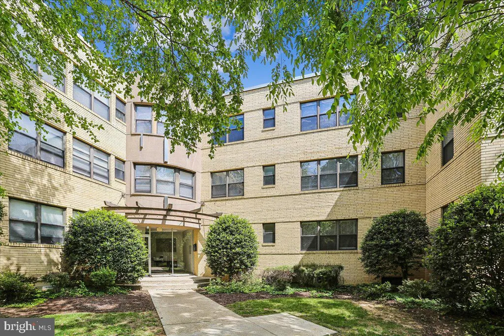 212 Oakwood Street SE Unit 113, Washington, DC 20032