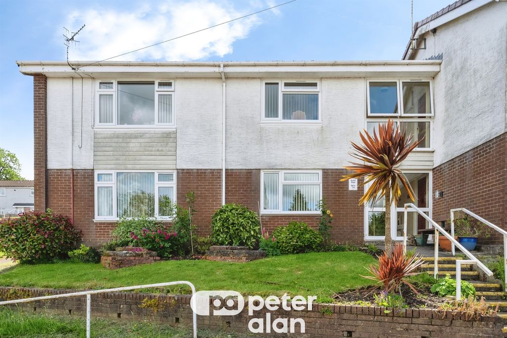 2 bed flat for saleGnoll View, Neath SA11 photo 2