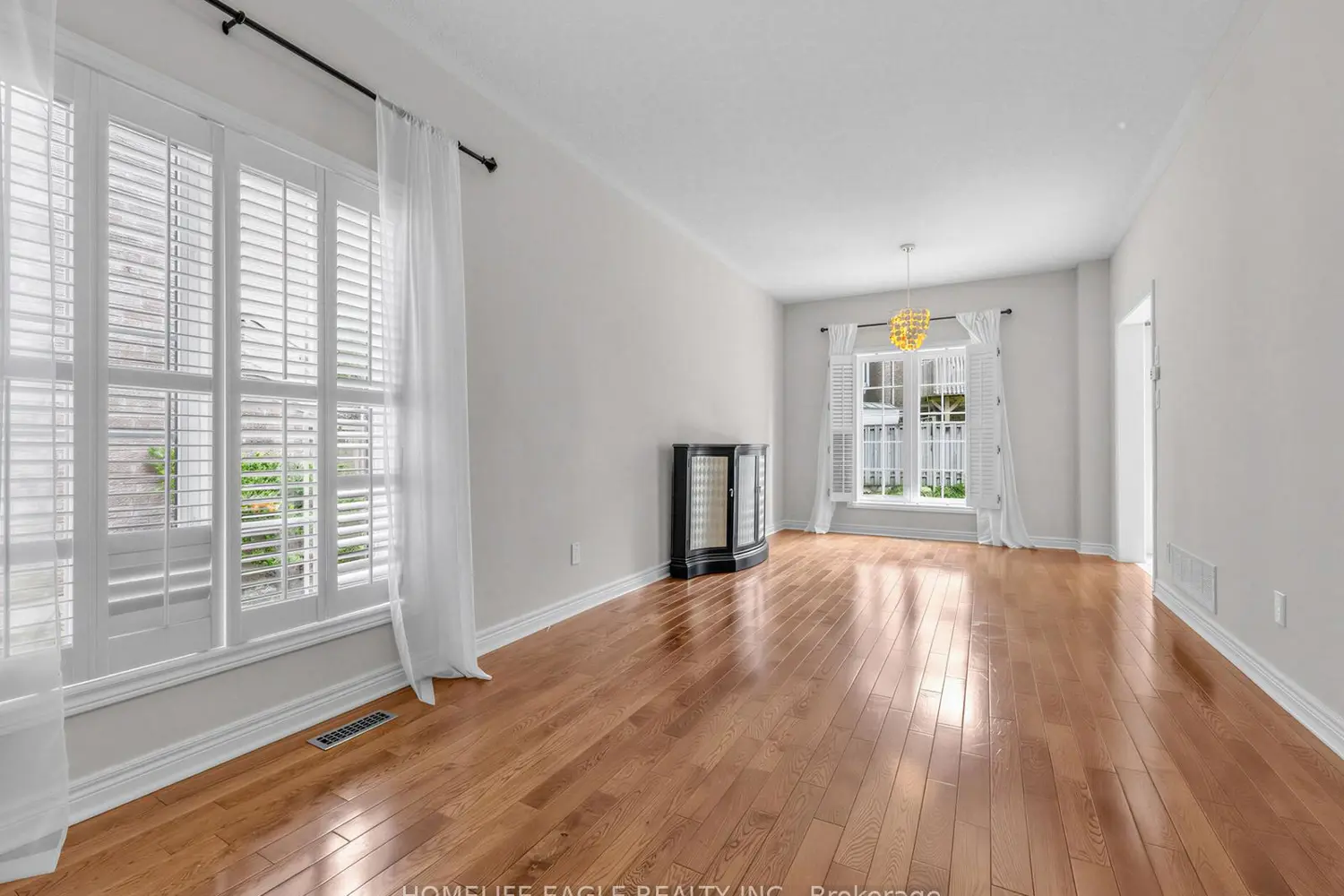 101 Downey Circle photo 3