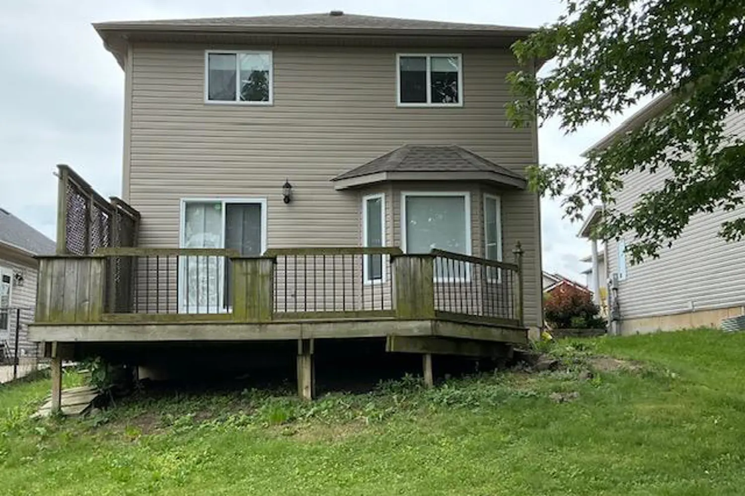 61 Kerr Crescent photo 2