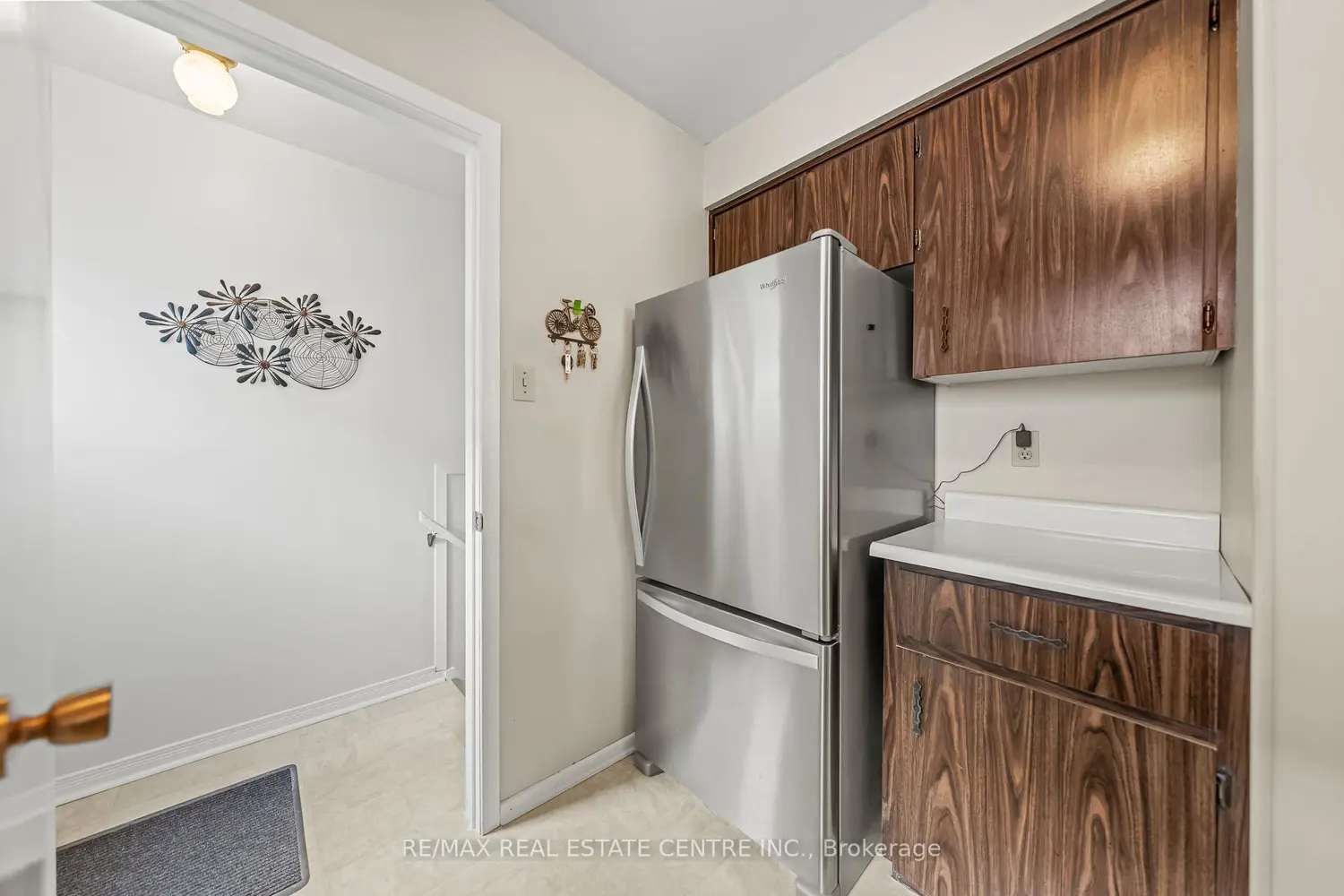 120 Arrowhead Crescent photo 5