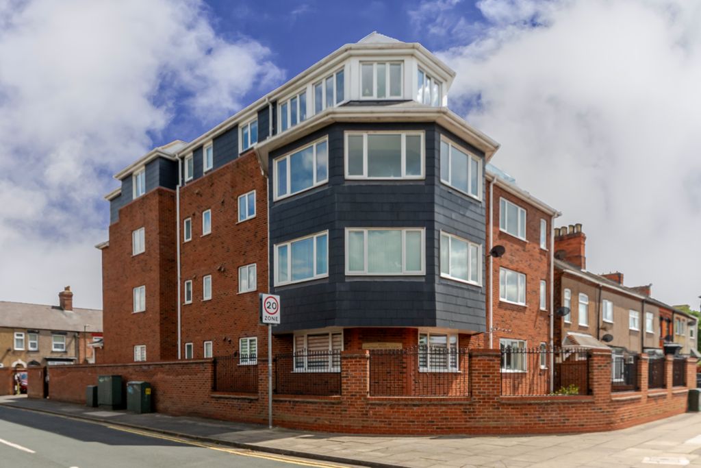 2 bed flat for salePelham Road, Cleethorpes DN35
