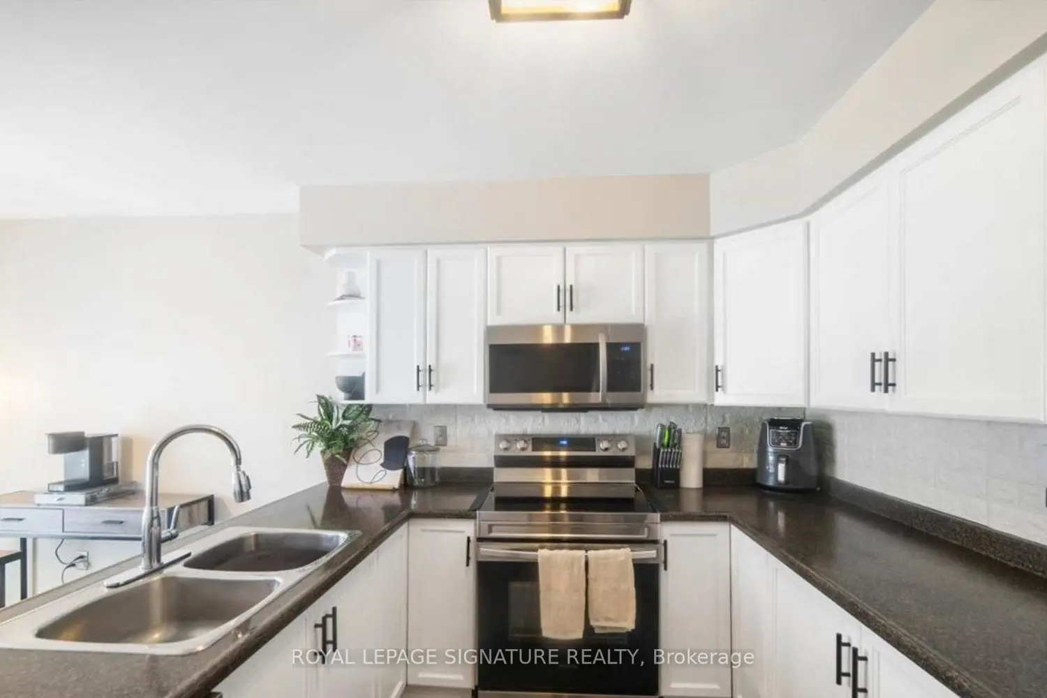 25 Meadowvale Drive 3 photo 5