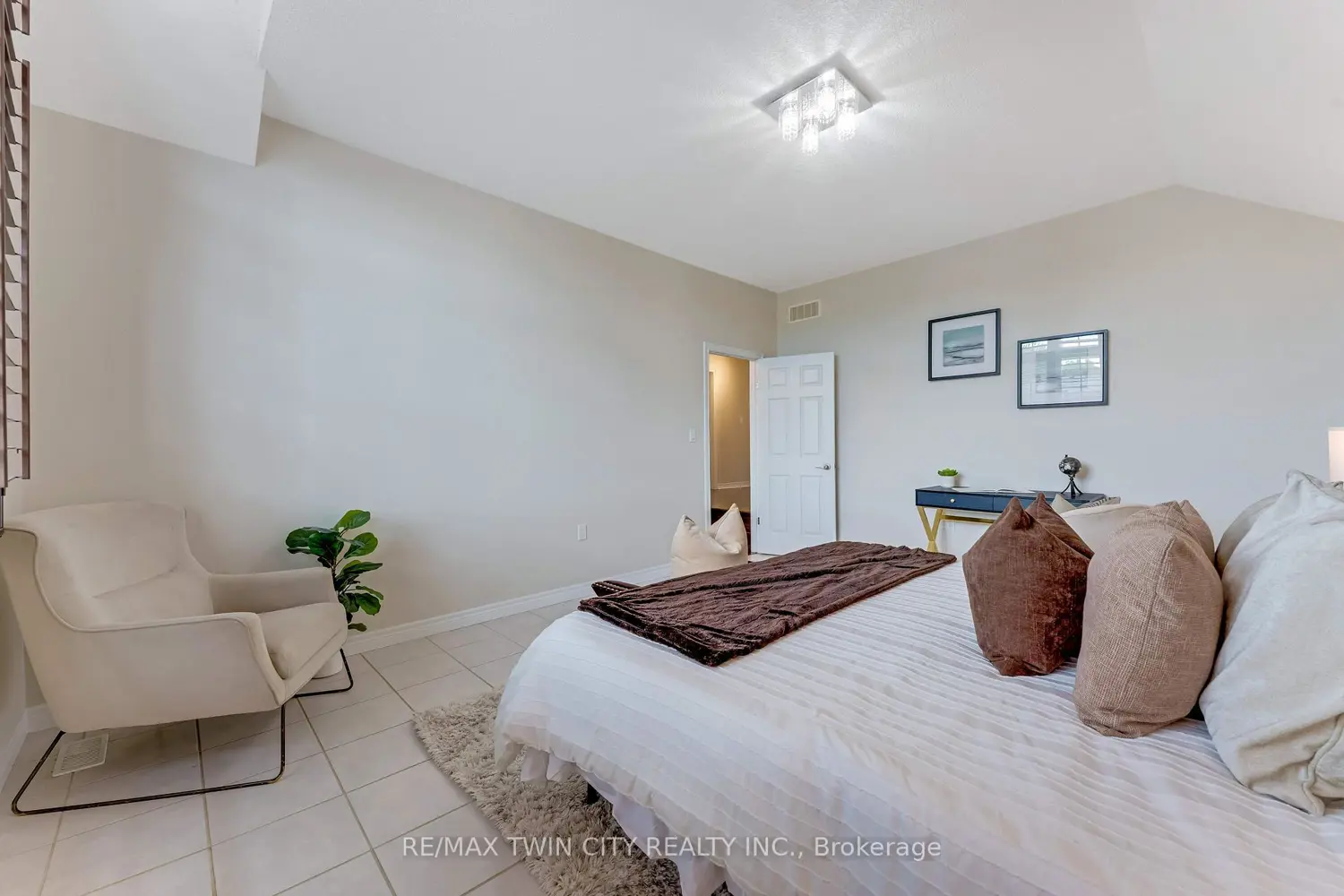 430 Kelso Drive photo 5