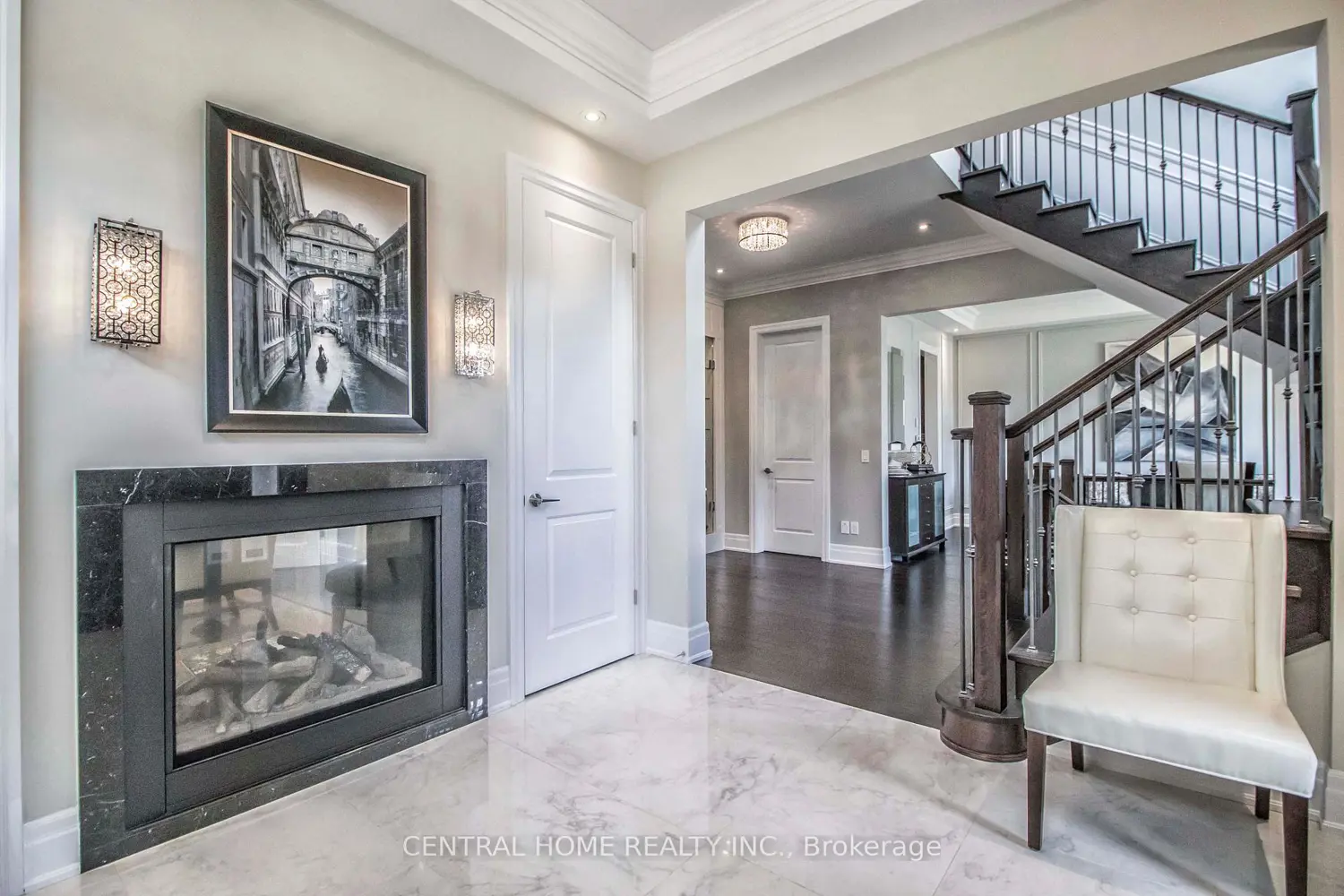122 Burns Boulevard photo 3