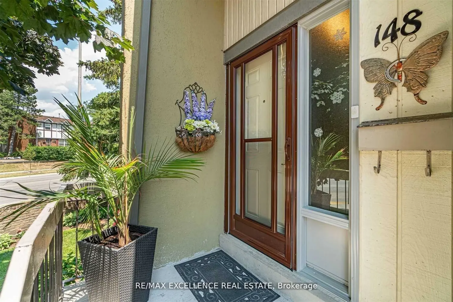 148 Ashton Crescent photo 2