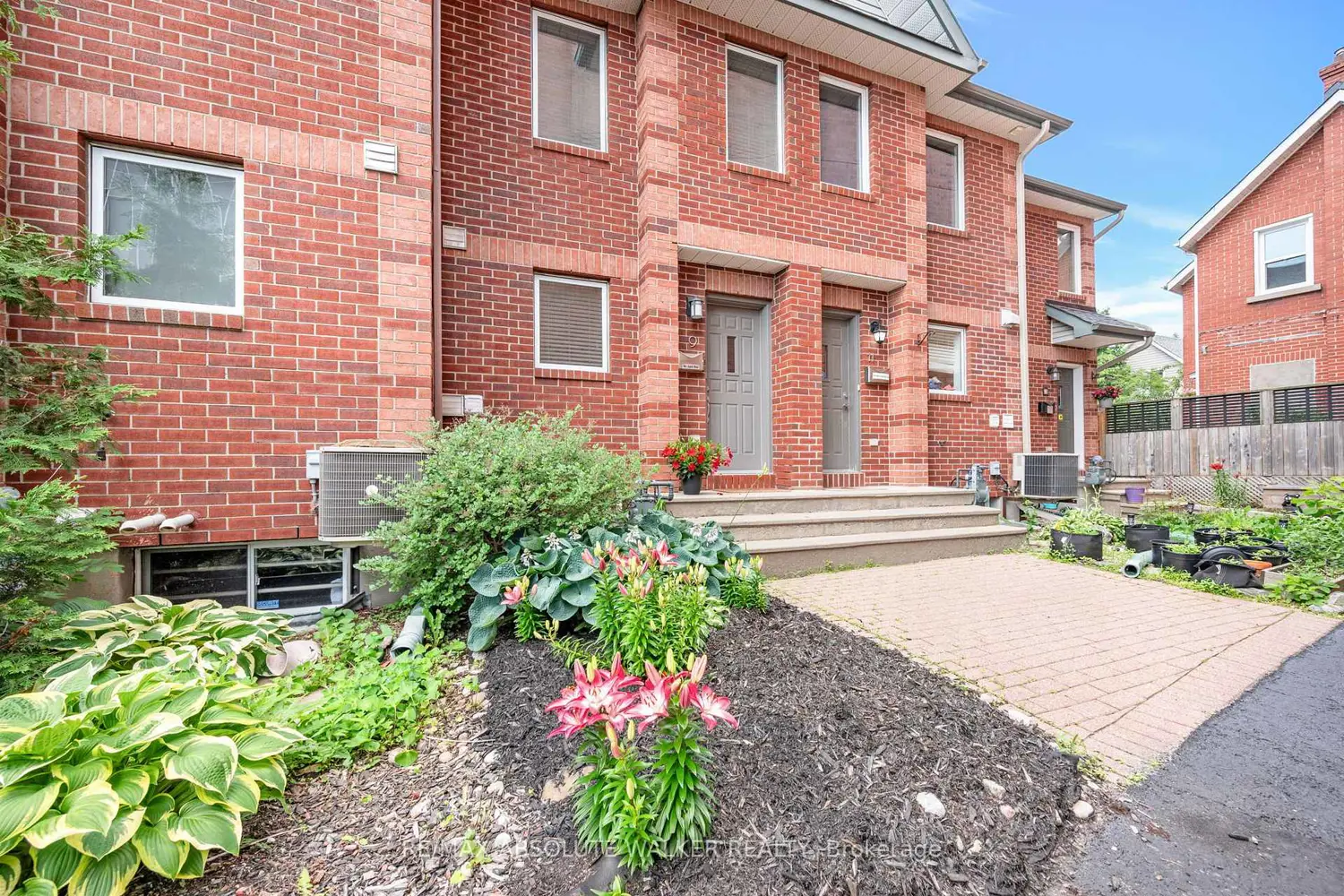 395 Bell Street 9