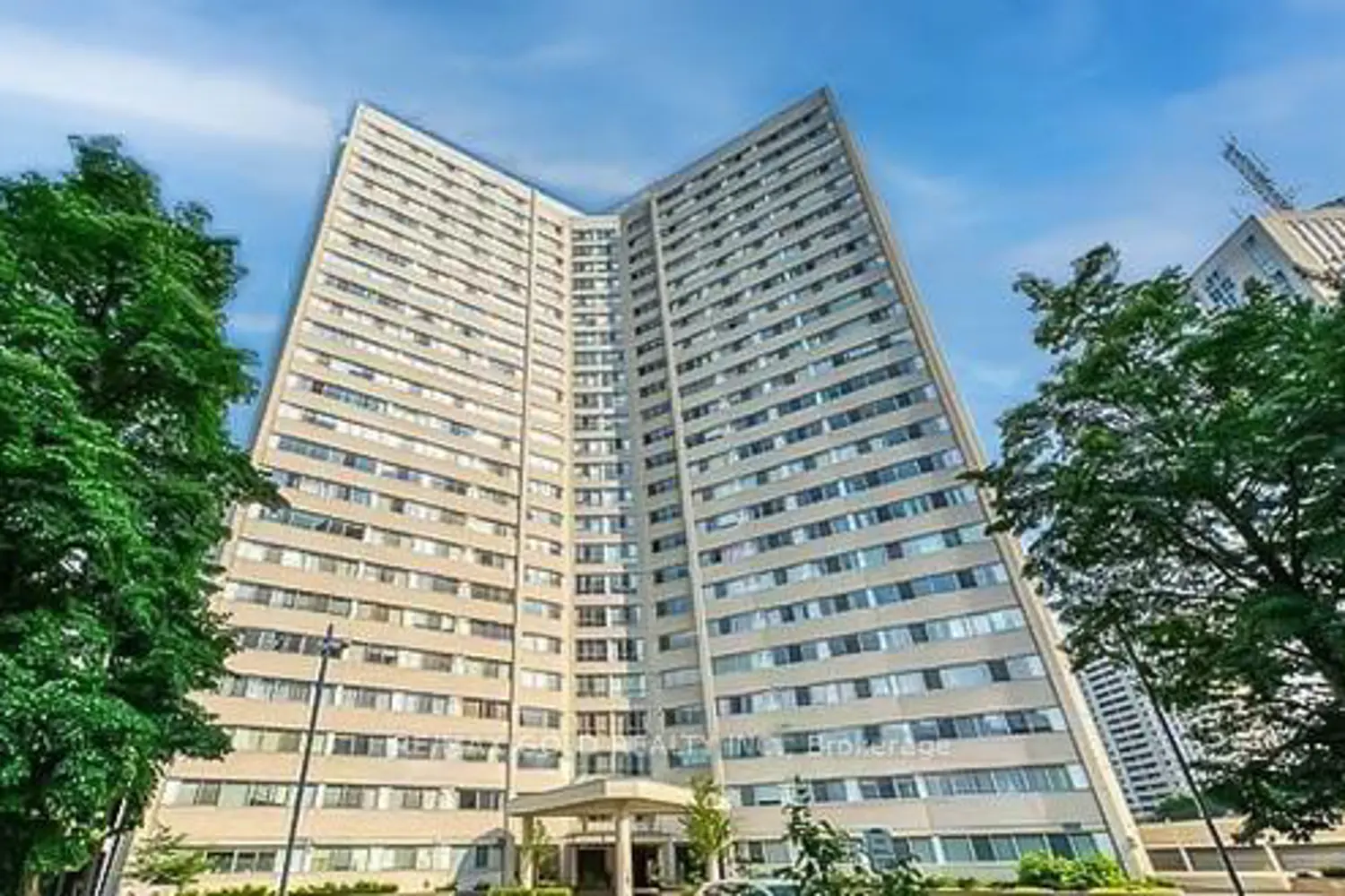 3700 Kaneff Crescent 2101