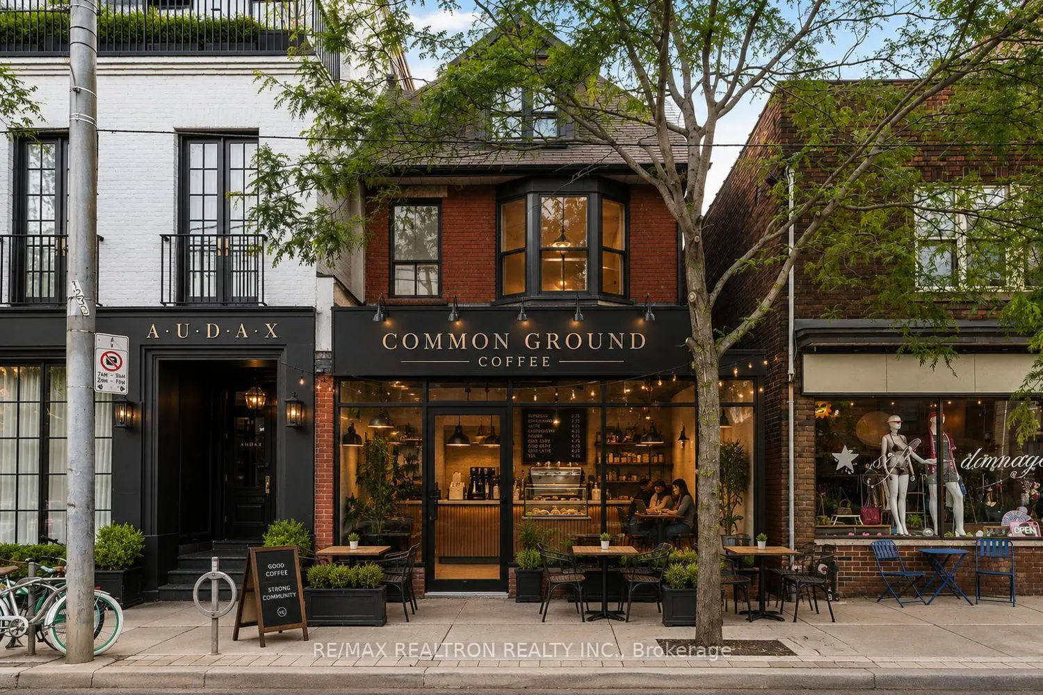 1000 Dundas Street photo 2