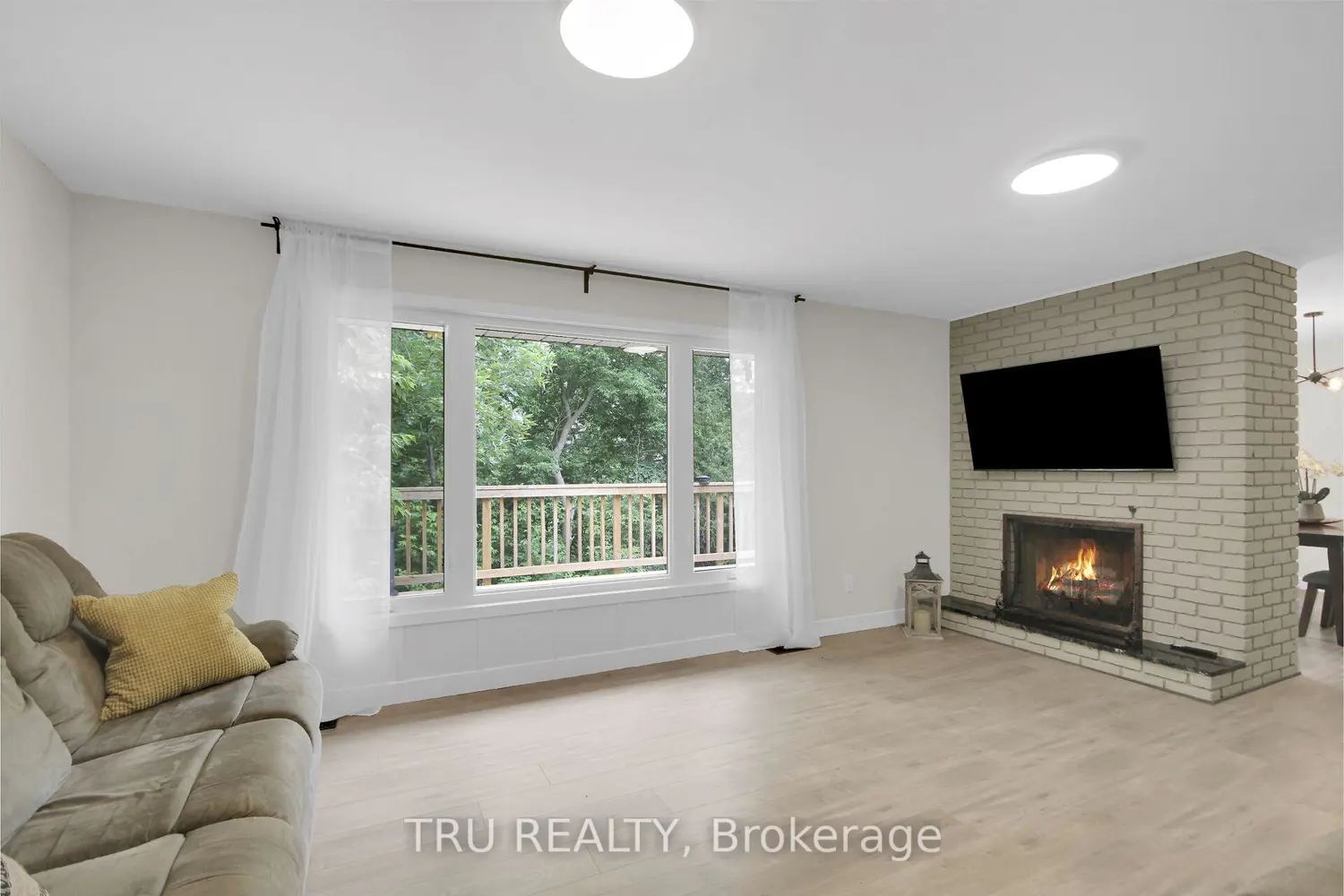 26 Langholm Crescent photo 2