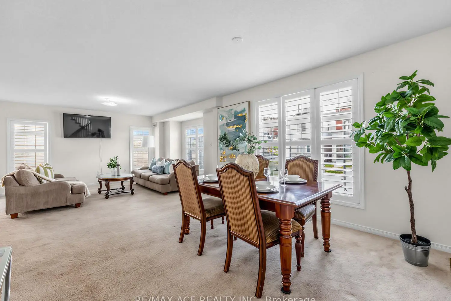 35 Turnerbury Avenue photo 3