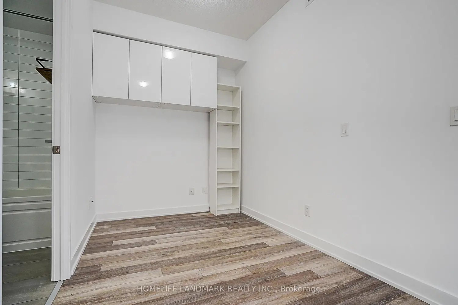 5180 Yonge Street 2002 photo 3