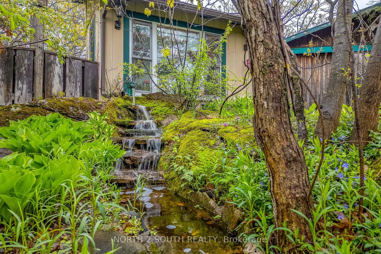 1146 Honey Harbour Road photo 2