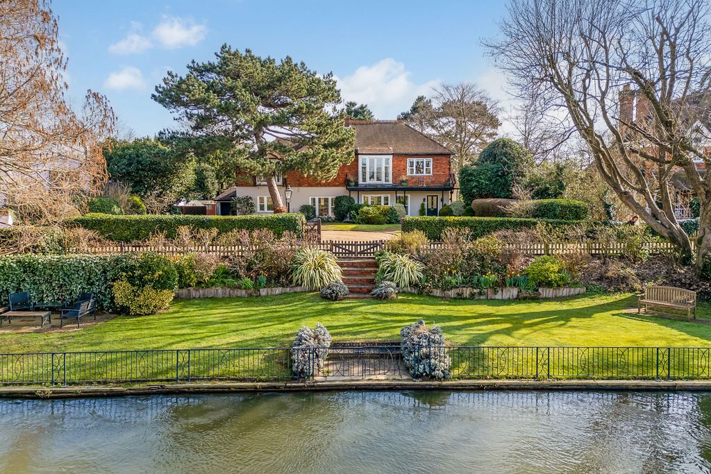 6 bed detached house for saleRiver Road, Taplow, Maidenhead SL6