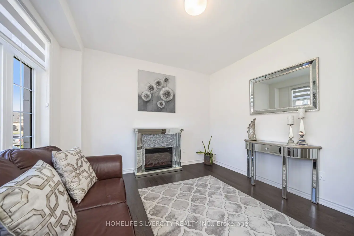 4 Sandhill Crescent photo 5