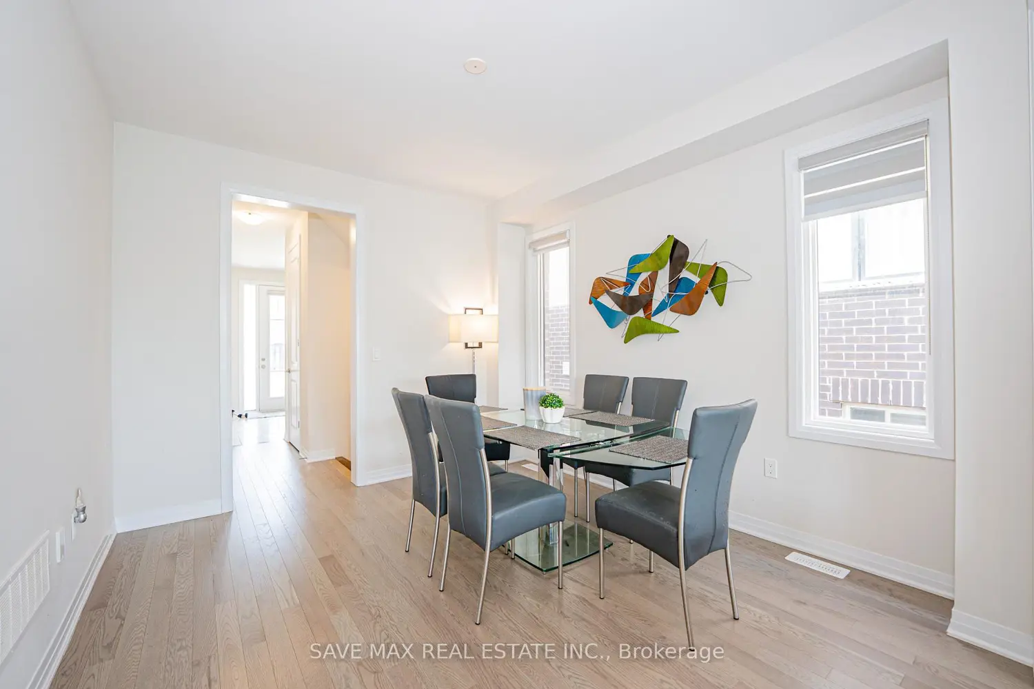 15 Tyler Avenue photo 5