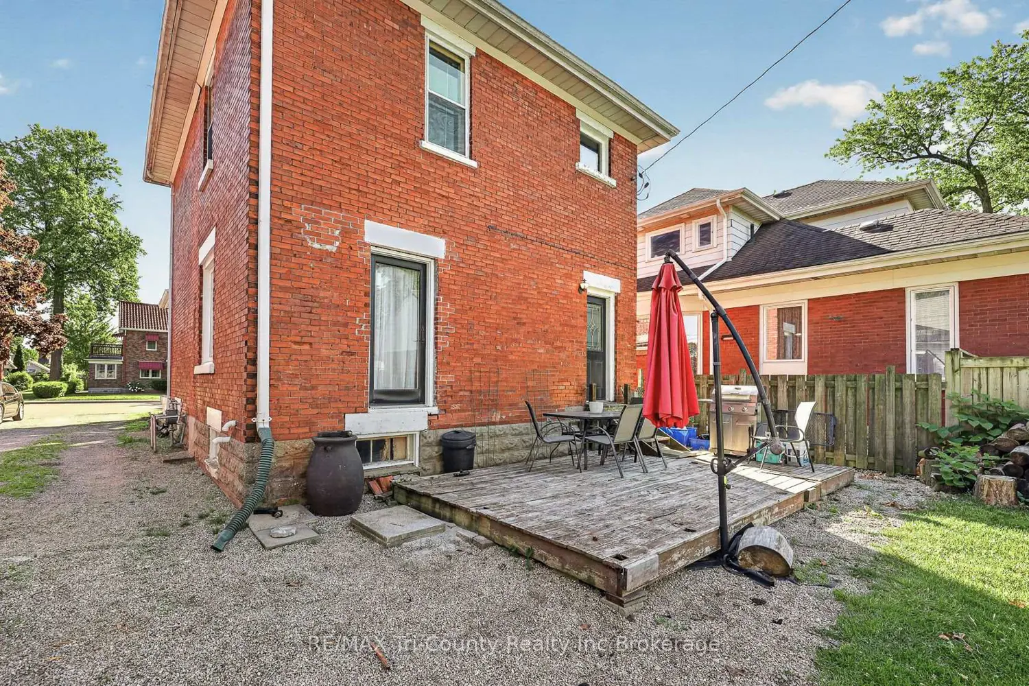 335 Broadway Street photo 2