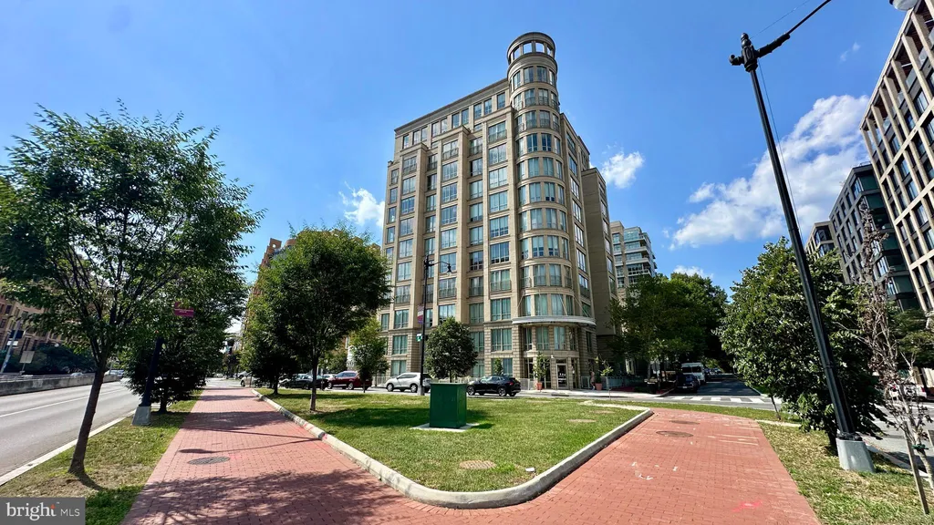 301 Massachusetts Avenue NW Unit 902, Washington, DC 20001