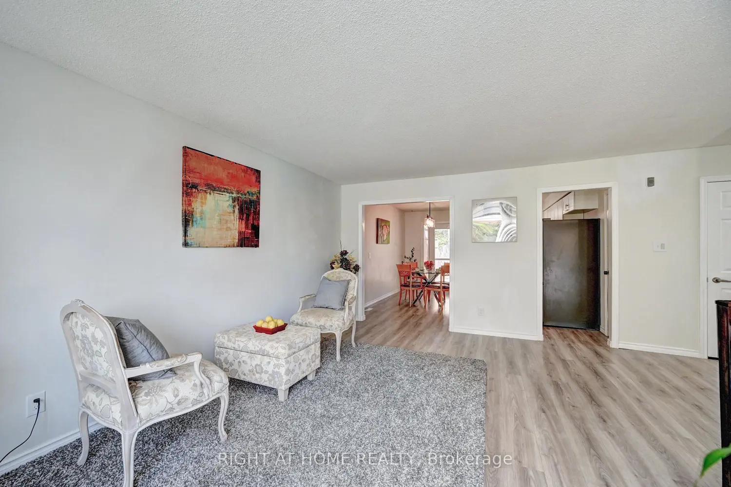 92 Pinemeadow Crescent