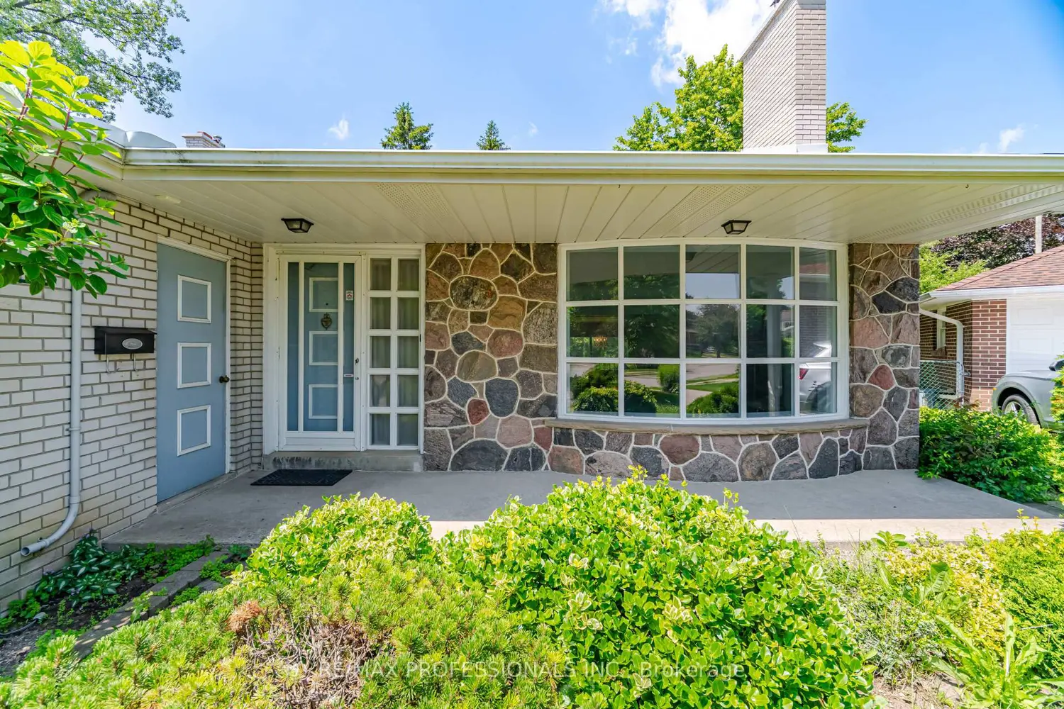 30 Grasspoint Crescent photo 2