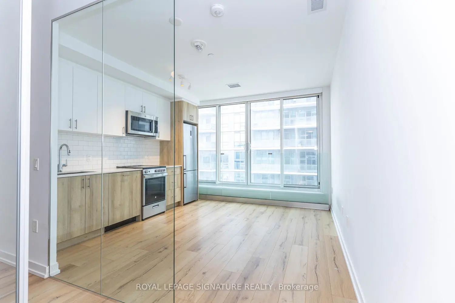 1195 The Queensway 610 photo 5