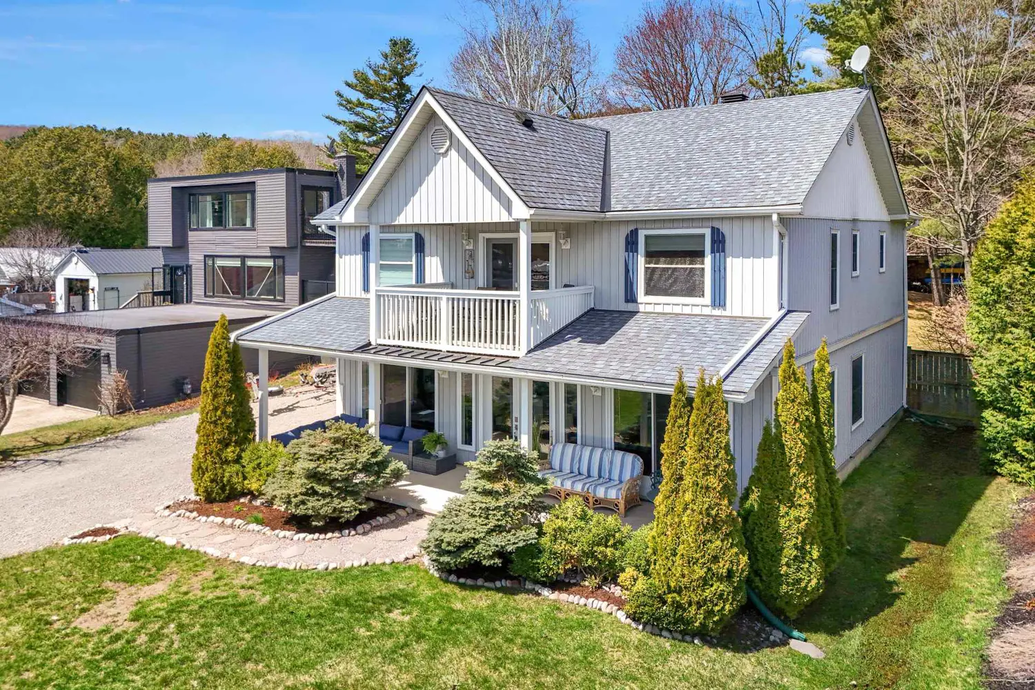 604 Champlain Road photo 4