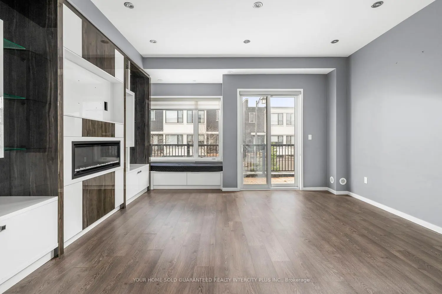 3910 Major Mackenzie Drive photo 3