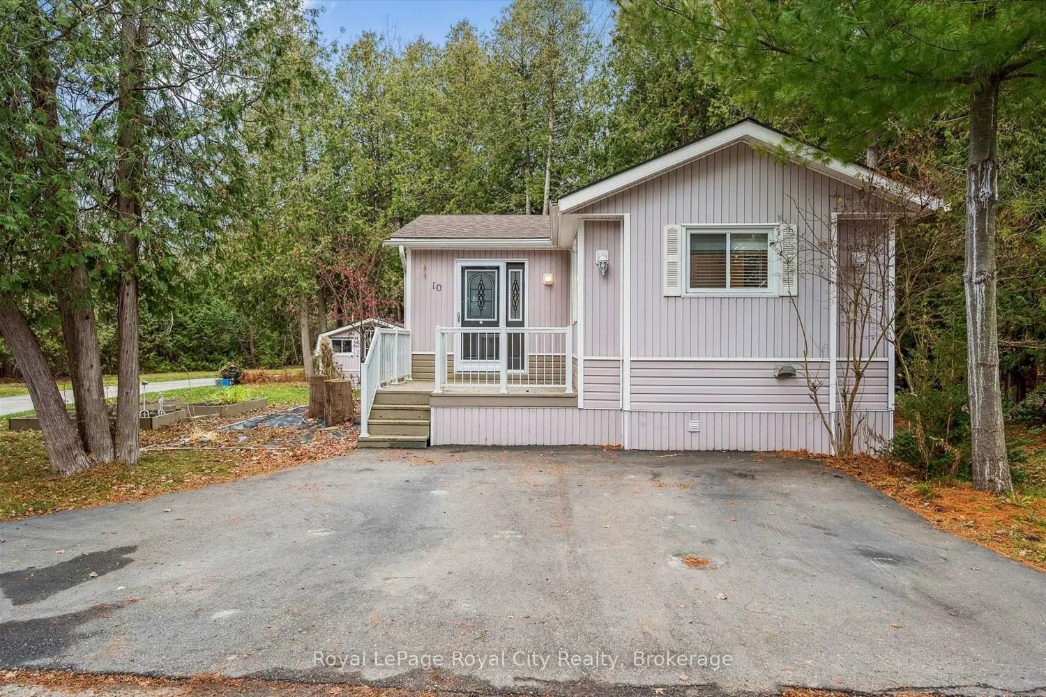 10 Spruce Avenue photo 3