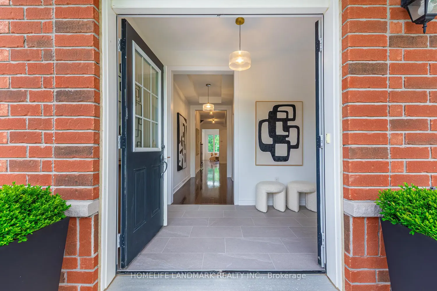 125 Roy Harper Avenue photo 2