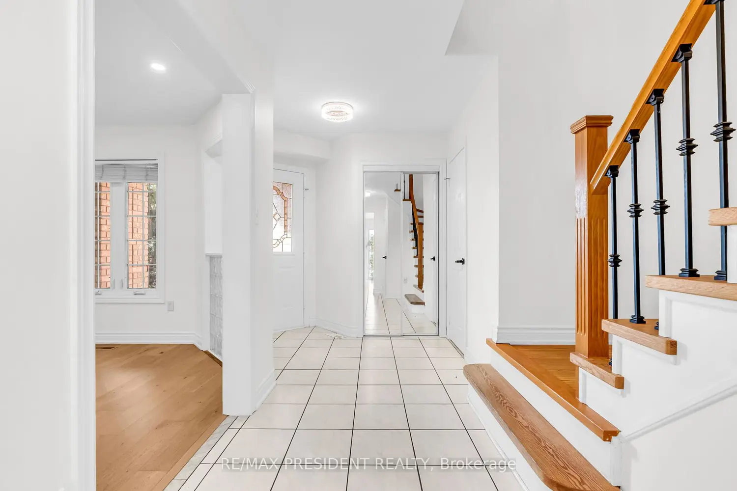 7031 Graydon Court photo 2