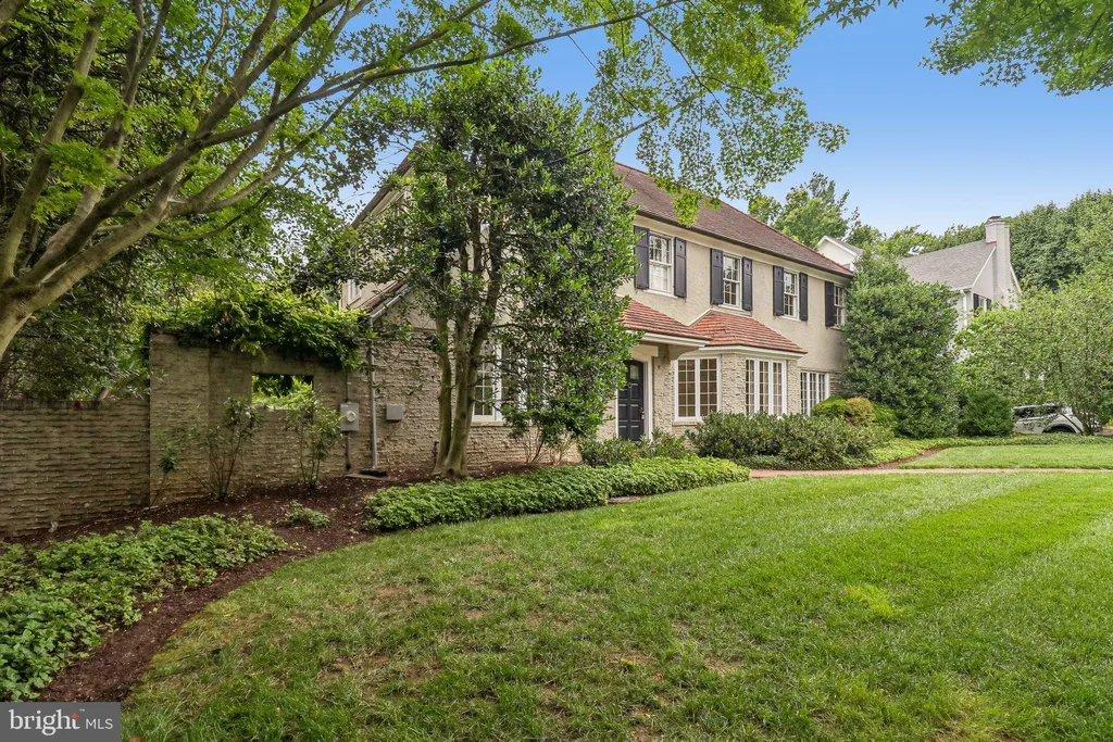 2920 44th Place NW, Washington, DC 20016 photo 3