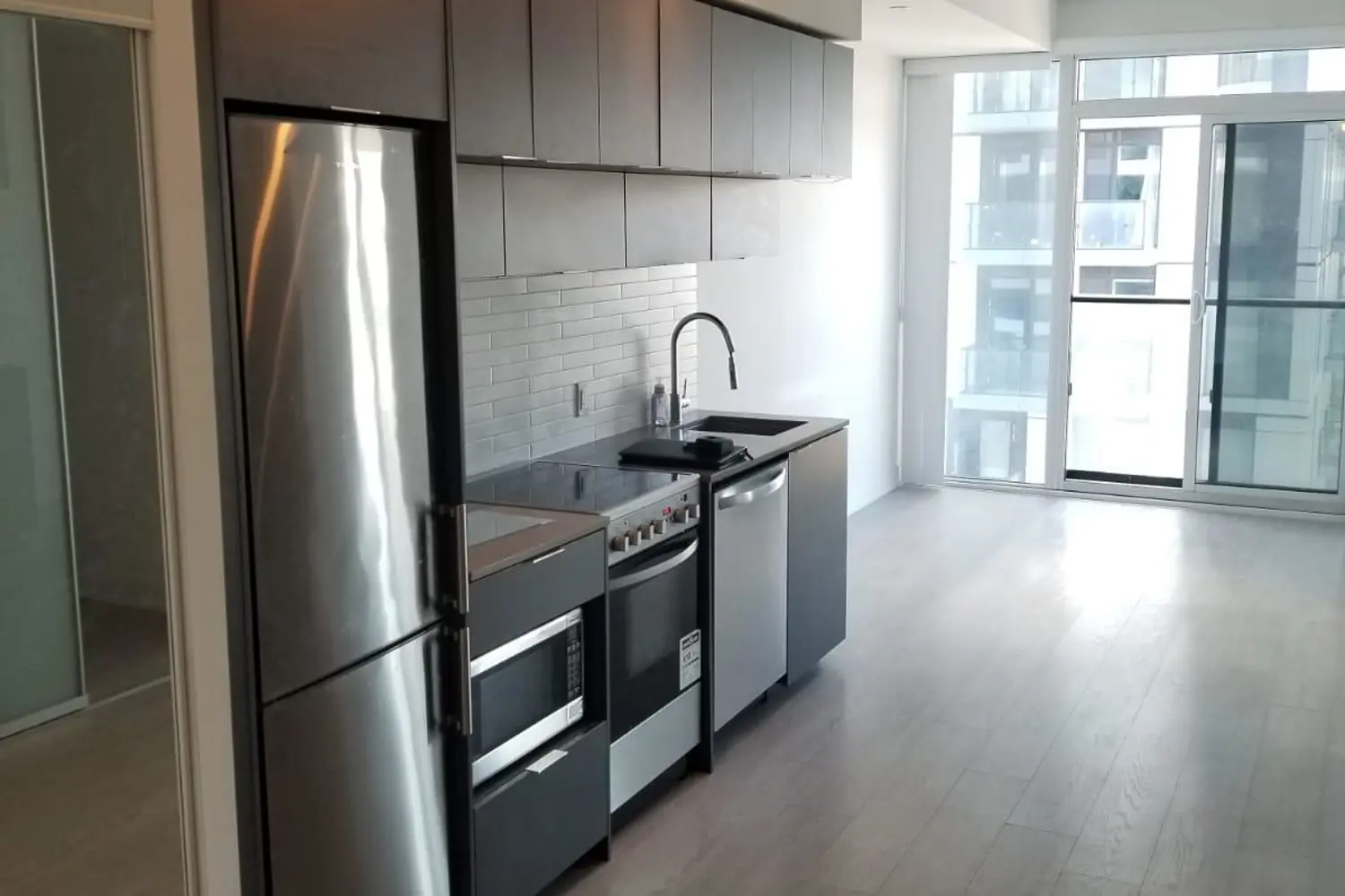 181 Dundas Street 4702 photo 2