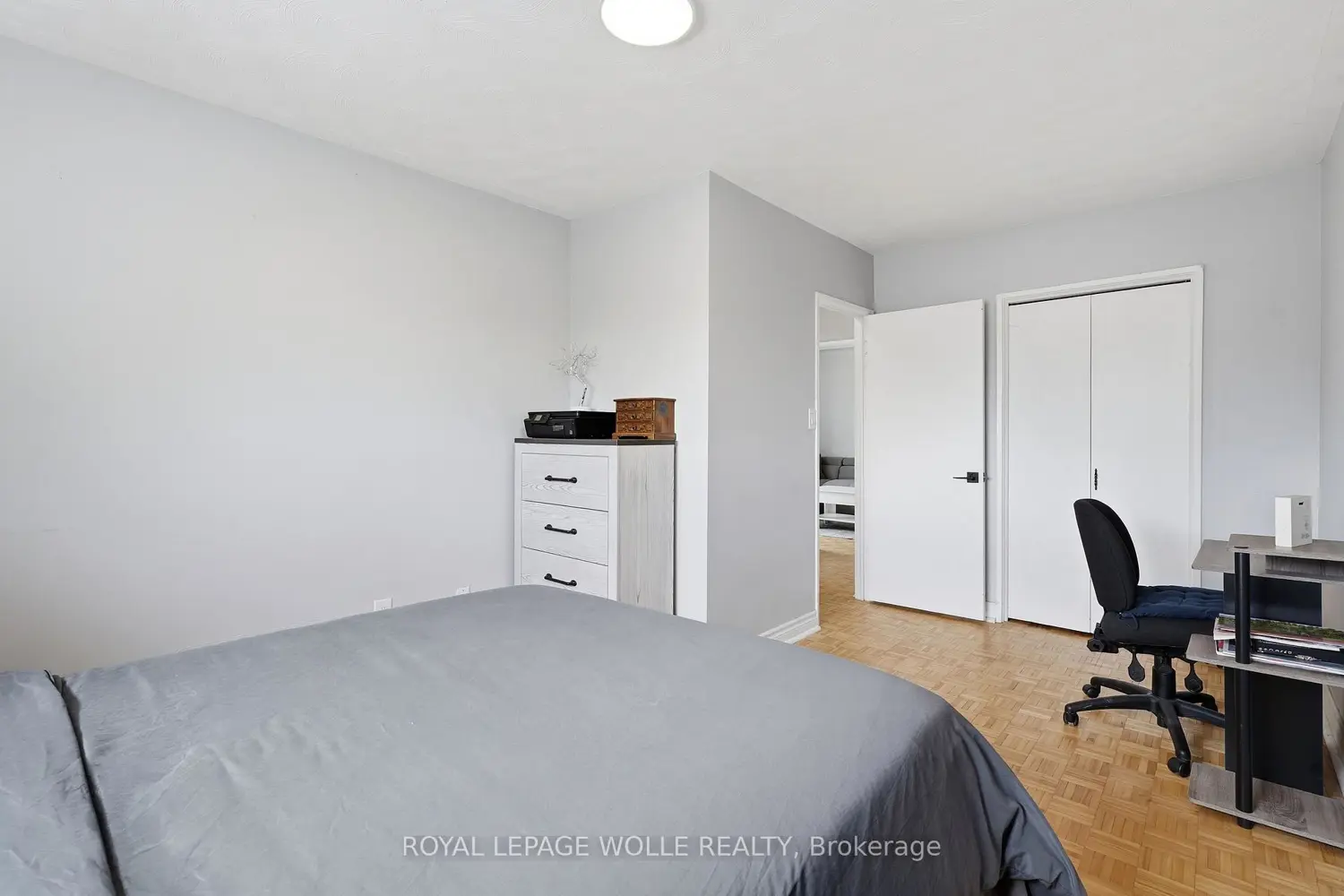 87 St George Street 403 photo 3