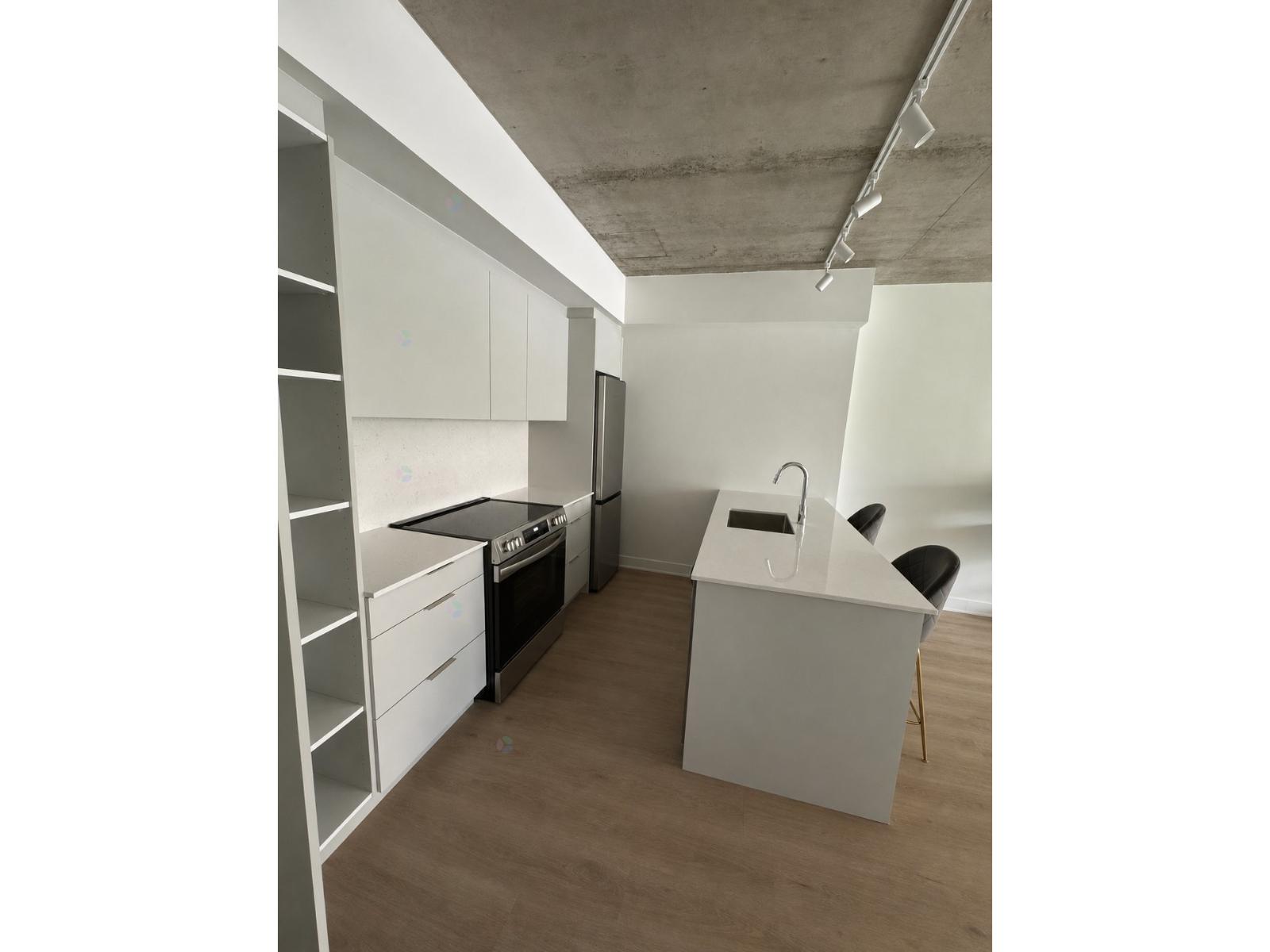 5070 Rue Paré