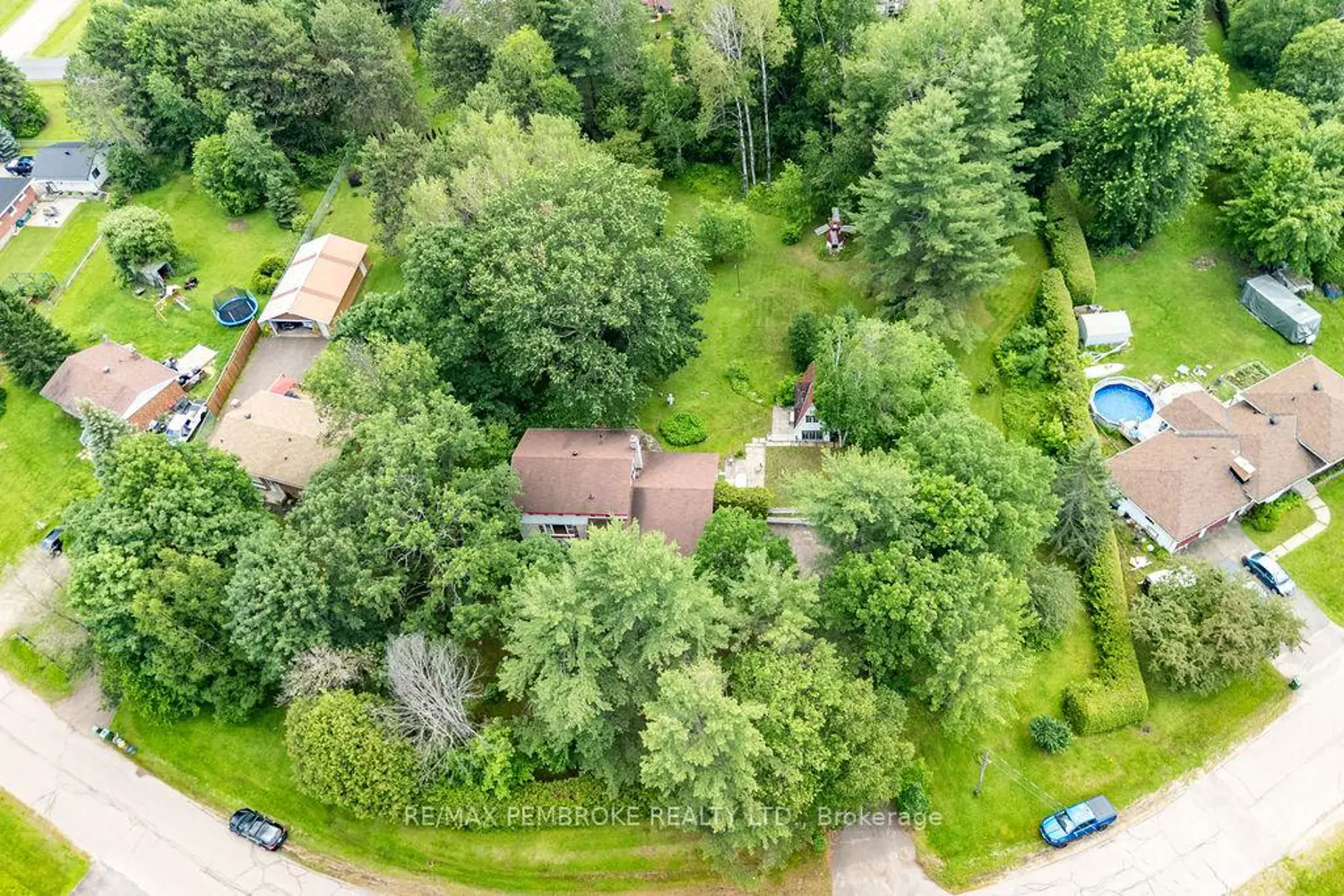 775 Pinegrove Crescent photo 5