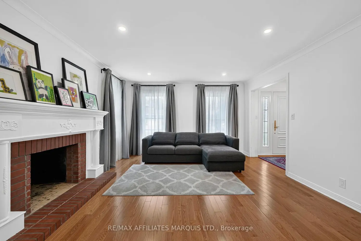 1920 Belvedere Crescent photo 4