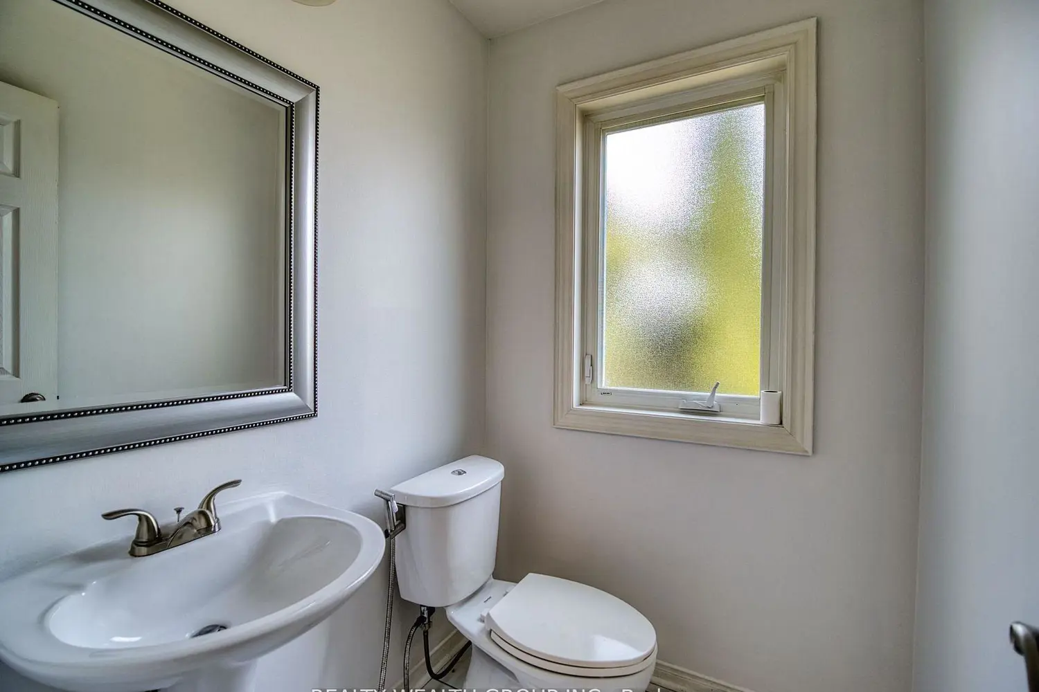 11 Birchcliffe Drive photo 5