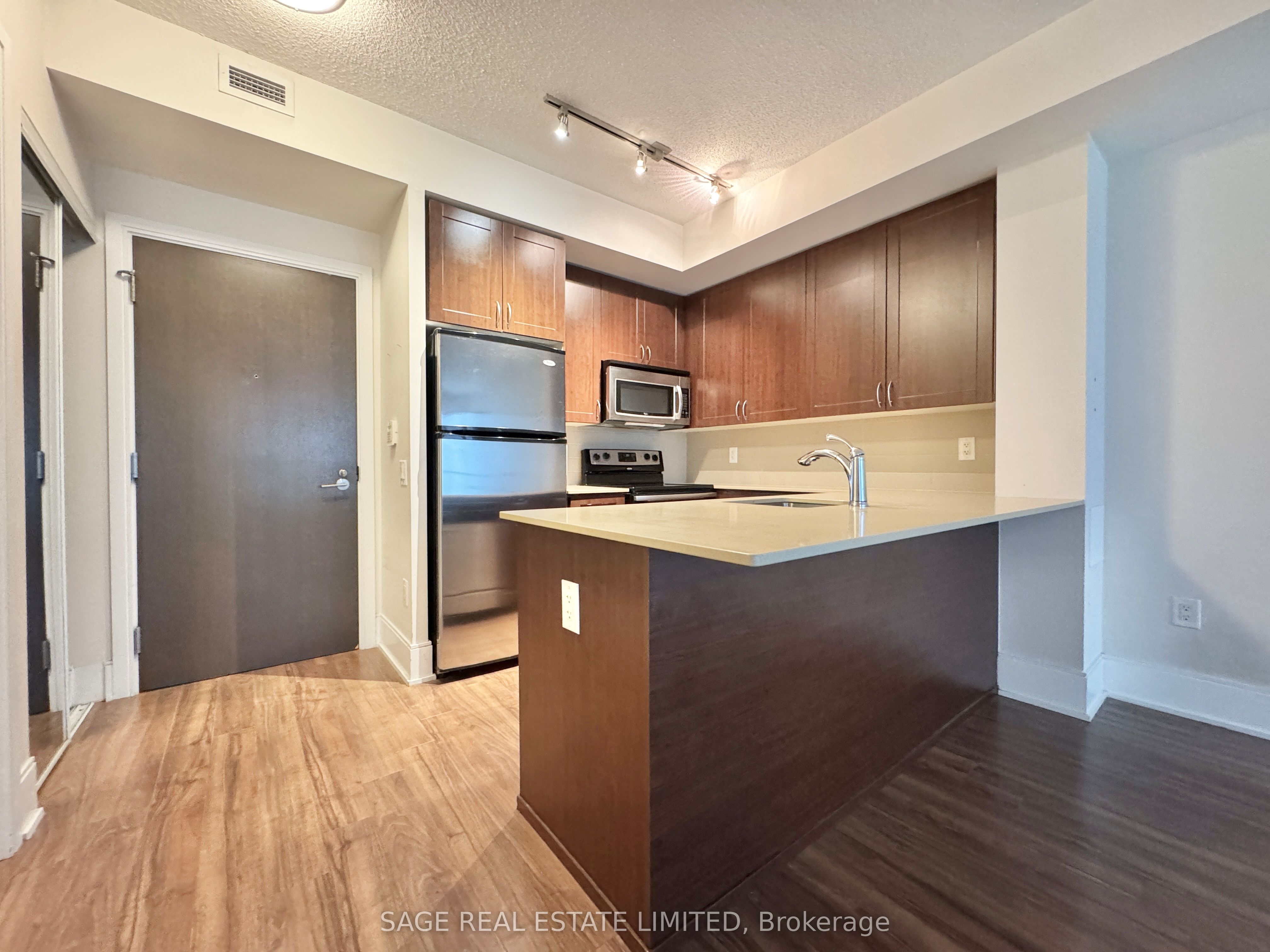 206-560 Front Street W, Toronto, ON, M5V 1C1
