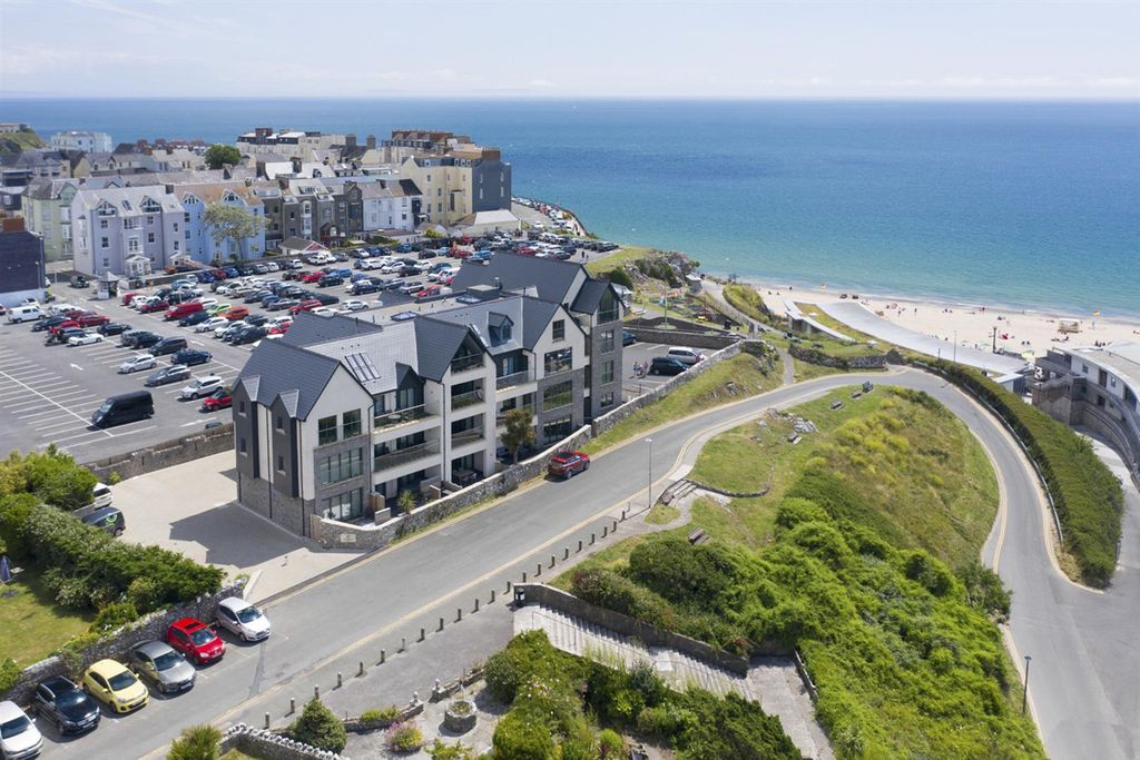 2 bed flat for saleWaterstone House, Tenby SA70