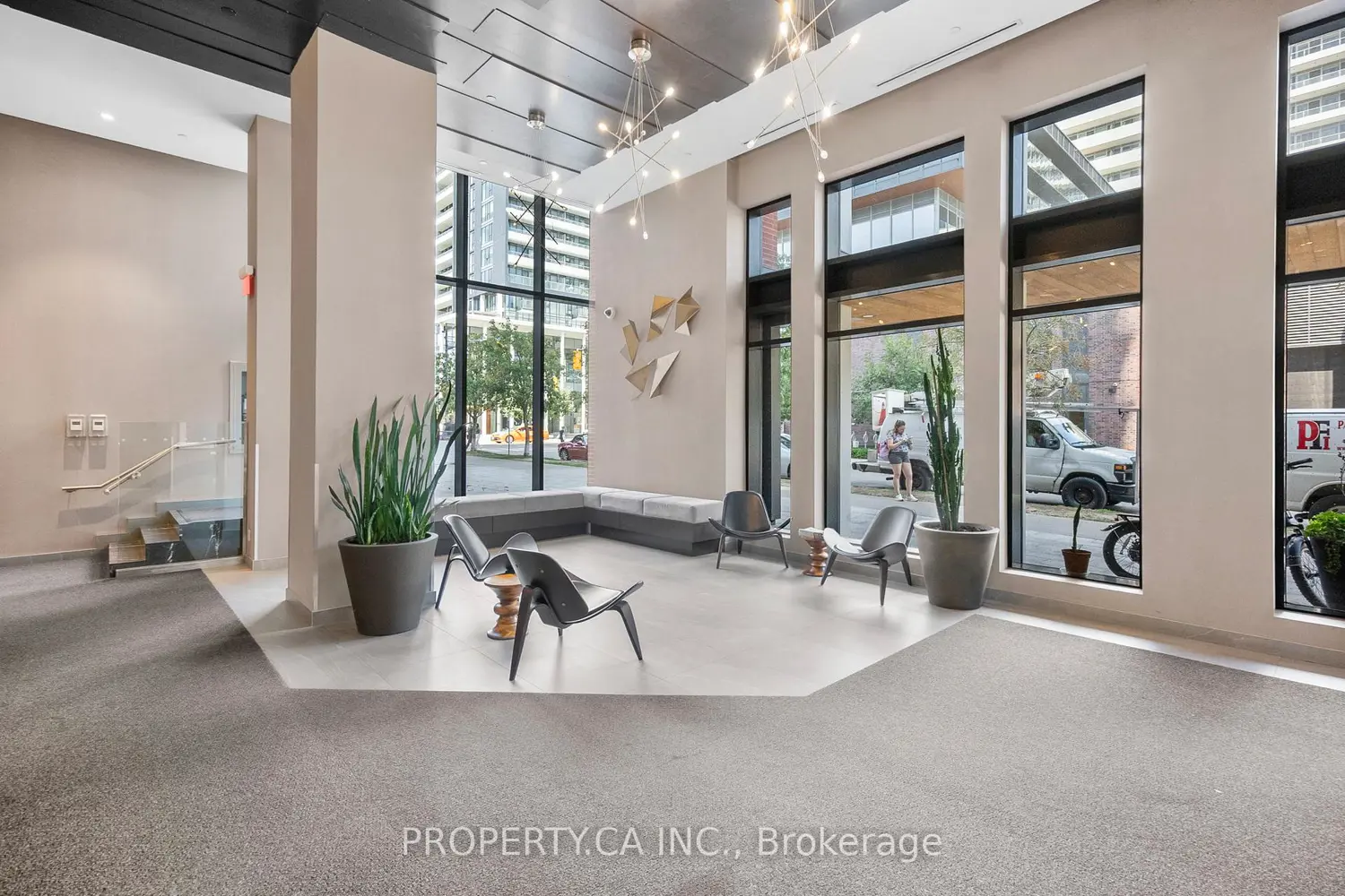 170 Sumach Street 2212 photo 3